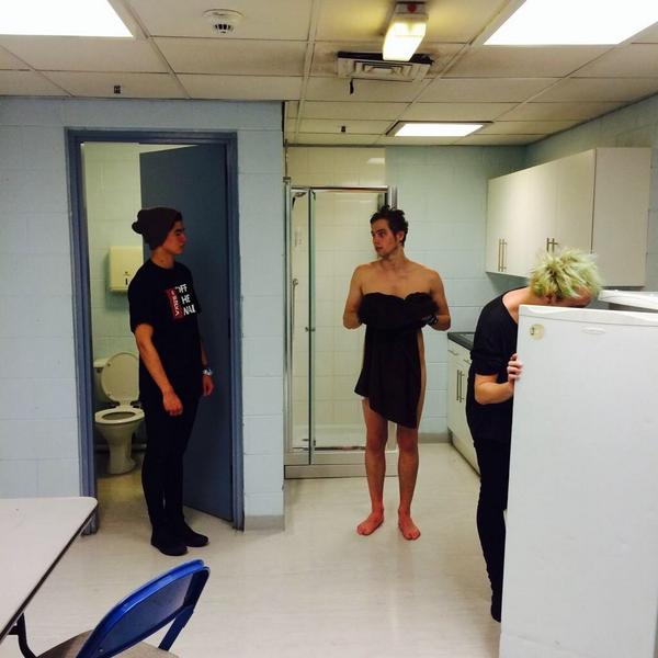 5SOSontours's tweet image. When god gifted us with this picture 
#vote5sos