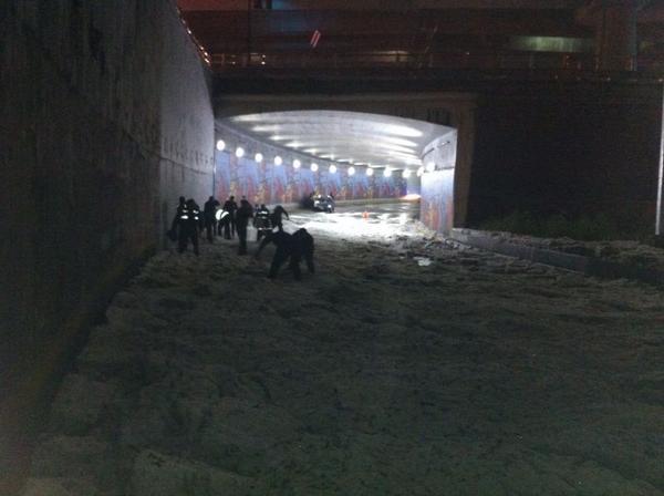 webcamsdemexico's tweet photo. "@Foro_TV: Servicios de emergencia atienden acumulación de granizo en bajopuente de Periférico http://t.co/IiYszZJ17Z / Impresionante...