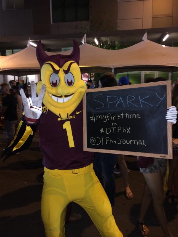 dtphxjournal's tweet photo. Yes! #fearthefork @sparkyarizonast #myfirsttime in #dtphx #taylorfest #exploreyourcore @ASU http://t.co/52vUtAh2E9