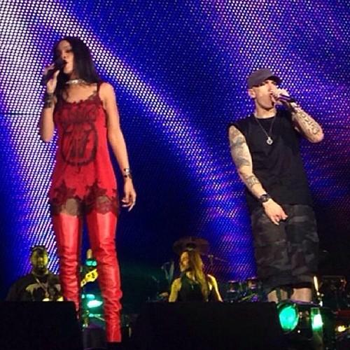 The Monster Tour: Rihanna & Eminem - Página 5 BvSwOJ1CIAA4WjN