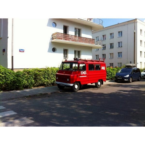 AFireStation's tweet photo. Found this cool photo, not mine #zuk #fsczuk #fsc #bus #camper #van #prlcars #prl #firetruck #strazpozarna #cargr... http://t.co/ZdwWVtkRWe
