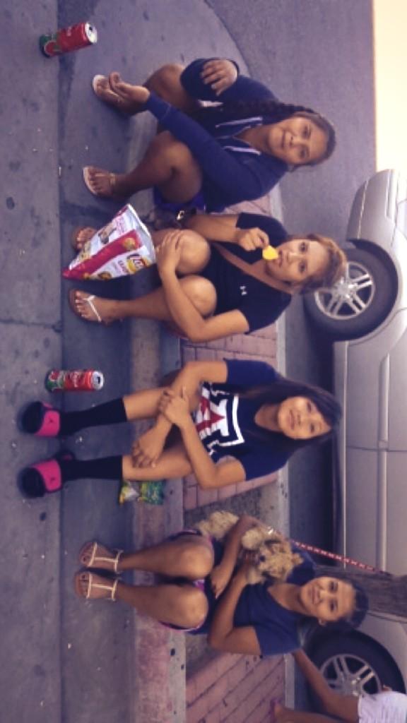 SheylaShotgunn's tweet photo. Now we got to sit and wait #today#goingswimming#didntgoswimming #500fine @98Shamaine @BrownShenaya @nizhonibrown http://t.co/1nh94CqmhQ