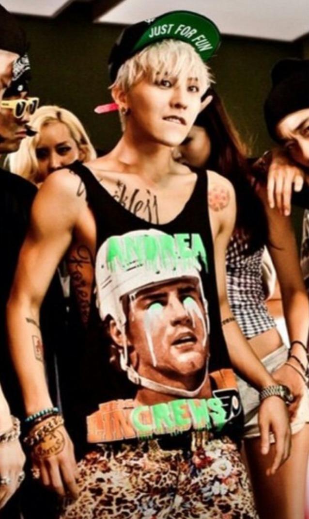 Happy birthday to the one of kind
G Dragon <3   