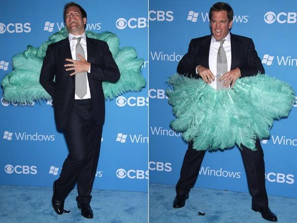 Ncis_Fan13's tweet photo. You looks great Michael :D you should often wear a skirt ;) thats sweet *-* @M_Weatherly http://t.co/ULemRj098I