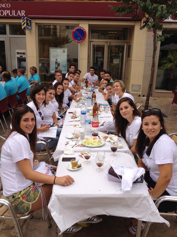 FAlginet2014's tweet photo. Bon dia ! Despres de repartir la murta que millor que un bon esmorçar per començar la setmana de festes ! #Festers'14 http://t.co/IeyYps3gV7