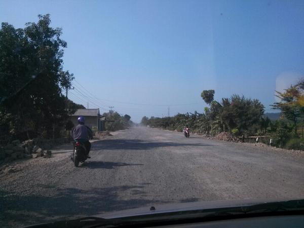 Pantura lasem ada perbaikan jalan, hati-hati.. #RembangUpdate