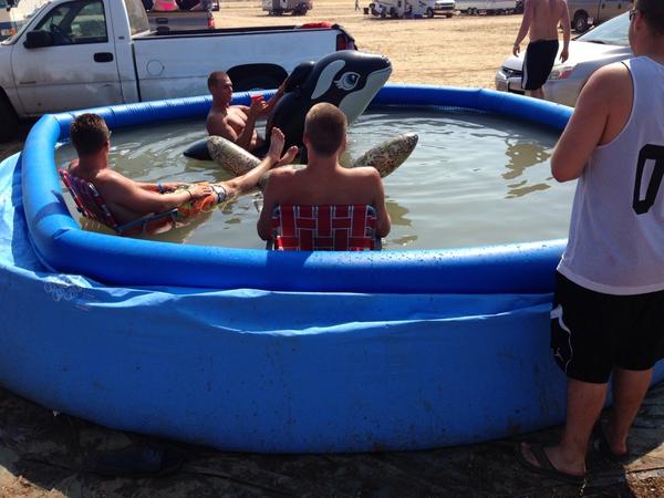 ryleebmarshall's tweet photo. Pool's so clean😅🏊 #WCMF2014 http://t.co/AGIsLV751l