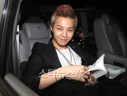 Future " Happy BirthDay G Dragon ^^ Naeun tunggu comebacknya loh ya... 