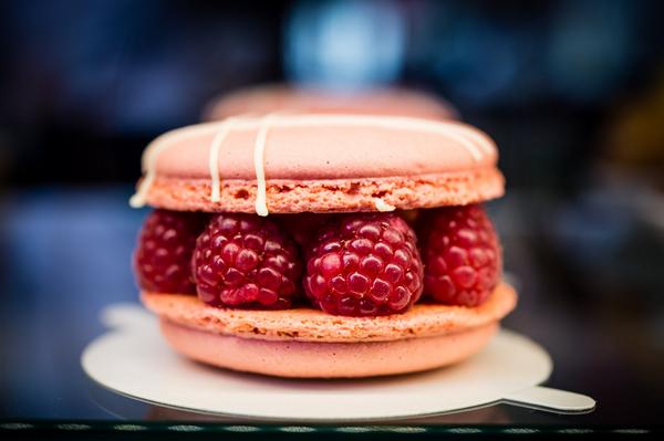 villandry_UK's tweet photo. Think you need a sweet fix in the morning? #stjames #raspberrymacaron #mondayblues http://t.co/R0g9aCynQW