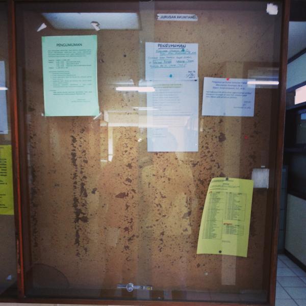 Untuk mahasiswa baru jurusan akuntansi kalian harus sering" melihat papan pengumuman ini!! :)