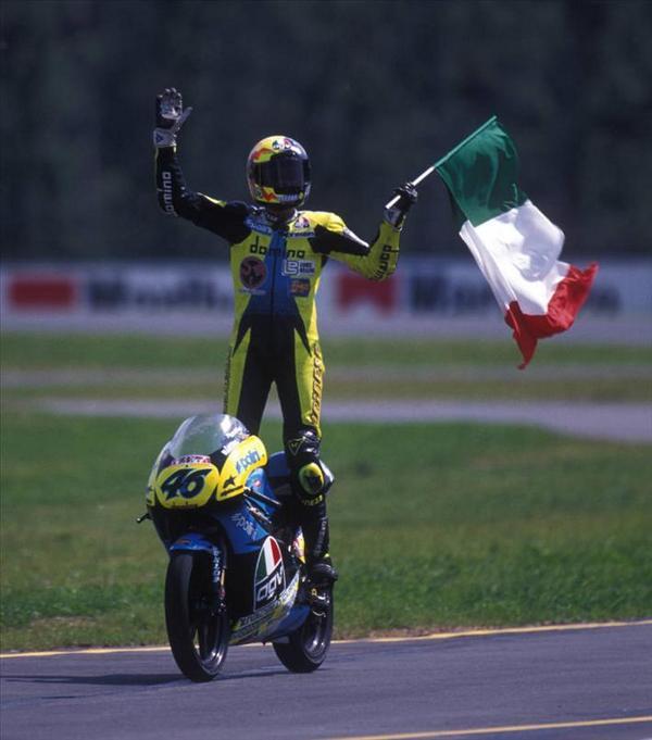 JesSanSan's tweet photo. #HoyHace 18 años de la primera victoria de @ValeYellow46 en Brno '96. Después llegaron 105 más! #Sempre46 #MotoGP http://t.co/97gblRk8RR