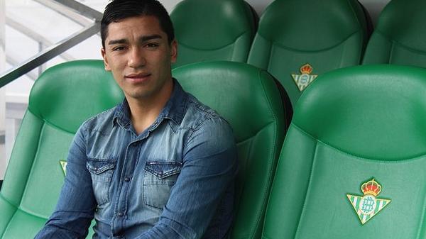 Cooperativa's tweet photo. Lorenzo Reyes renovó contrato con Real Betis hasta el 2017 con opción de un año adicional http://t.co/RMs2iTImWv http://t.co/eGkrLIvB3V
