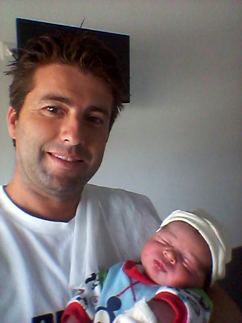 Ya está aqui Daniel Novoa entre nosotros. Su mamá es una supercampeona, natural y sin epidural. Yo feliz y emocionado