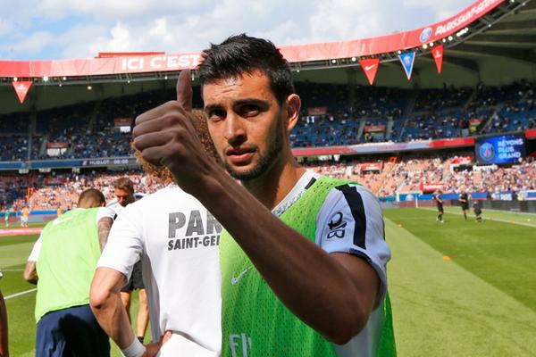 PSG_inside's tweet photo. Le geste technique du match face au @s_c_bastia signé @Javi_Pastore ! #PSGSCB http://t.co/lGBNGN033u … http://t.co/VTN3BSyi8i