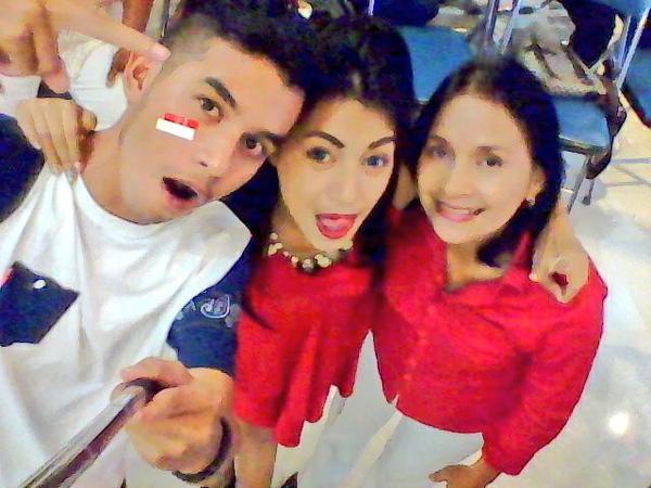JohanPuttra's tweet photo. Selfie kite with kace mace #17san http://t.co/ZbmiTqrEAM