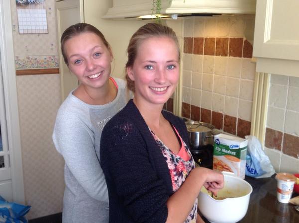 HildaFoppen's tweet photo. De dames koken vandaag! Ik ben vrij:-) http://t.co/MFlVAJHT5y