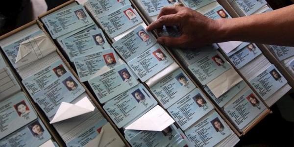 rintiktik's tweet photo. Saya Pak ! (`▽´)-σ RT "@kompascom: Buat KTP Baru Masih Diberi yang Kertas, Apa Kabar E-KTP? http://t.co/WwTL45O6aB http://t.co/vnTNMOmVTz"