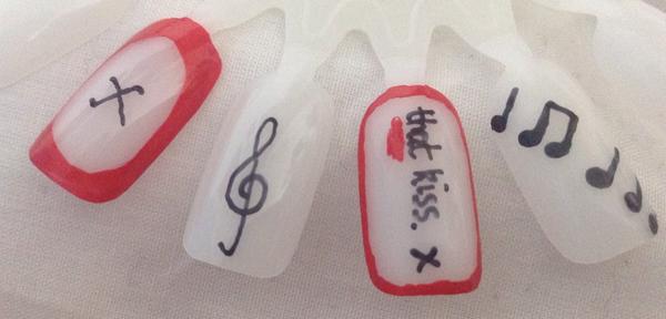emmamereta's tweet photo. Inspired by music..(next week!). Practicing on my nail wheel! :) #courteeners #thatkiss @fingerfoodnails #themebuffet http://t.co/nxSFnrhfOG