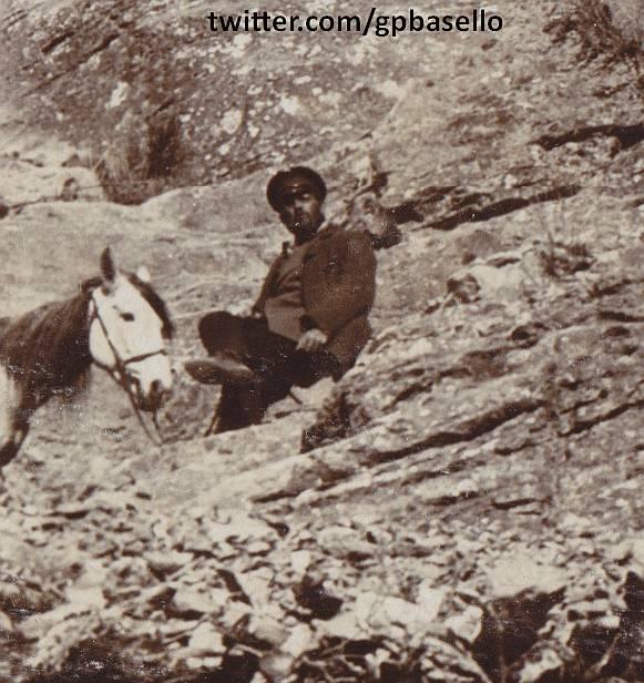 gpbasello's tweet photo. L'album era del medico Aframovich: a #Anzob nel 1898 e come deputato russo nel 1907, identificato da @martapassa. http://t.co/xeYytdXrzb