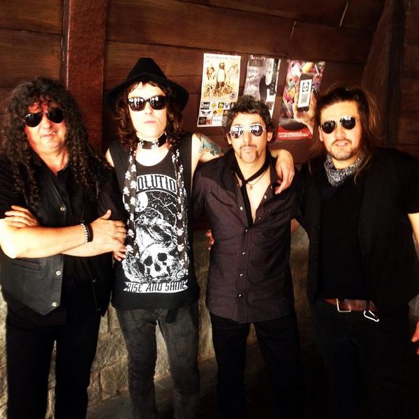 Vuelve el Rock and roll "PAUL Y ASUNTO CERRADO" listo para tabajar nuevas
fechas pronto anunciaremos.