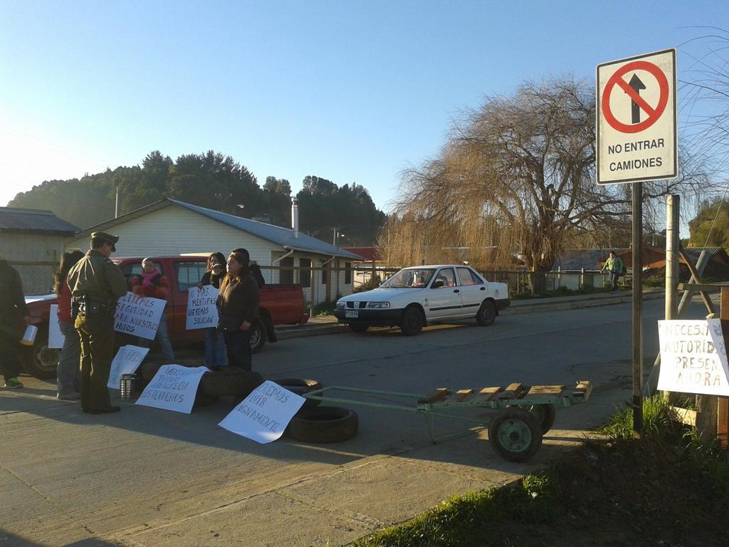 Vecinos de Villa El Mirador de Arauco protestan por mal estado del conjunto