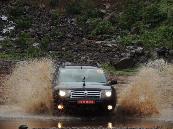 RathinaSankari's tweet photo. Off roading with the duster AWD
http://t.co/3hTaoxCyIP … #DusterAllwheeldrive @BAvity @RenaultIndia http://t.co/AEU92vFJVE