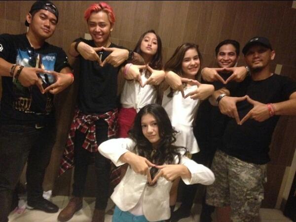 Salshaabilaa_28's tweet photo. @Steffizmr__15 @Caassandra_slee http://t.co/8UjmBxUxwC