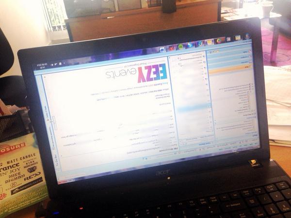 Rach_425's tweet image. #ComputerGeeks #Help my screens just turned upside down? What do I do?