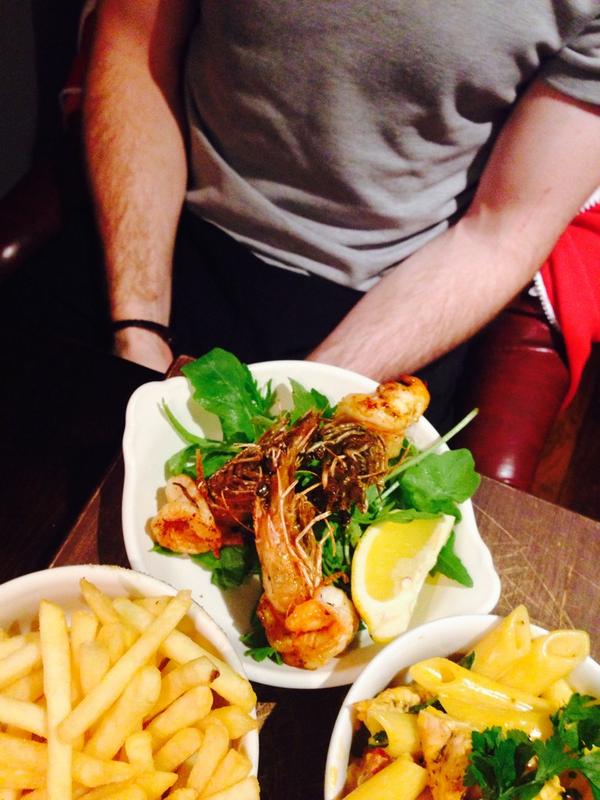 carrfi06's tweet image. @AC_0404 had some friends for dinner tonight #staringback 👀👀 @fegankitty wouldn't be too long clearing!