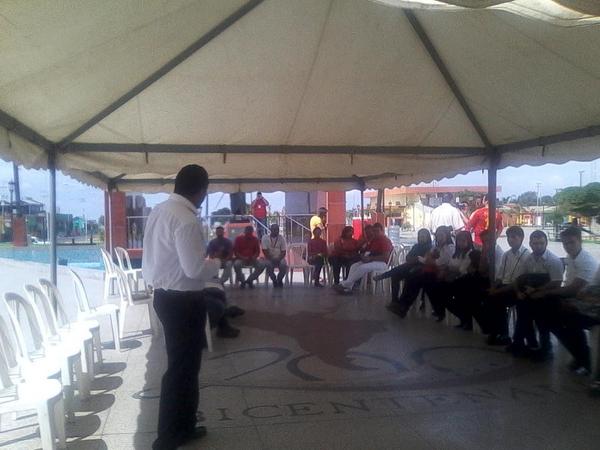 NevadoZulia's tweet photo. Estudiantes de Programa Integral Socialista Nevado #Cabimas dan a conocer logros y objetivos en celeb. 55años INCES http://t.co/73MDQeUJE5