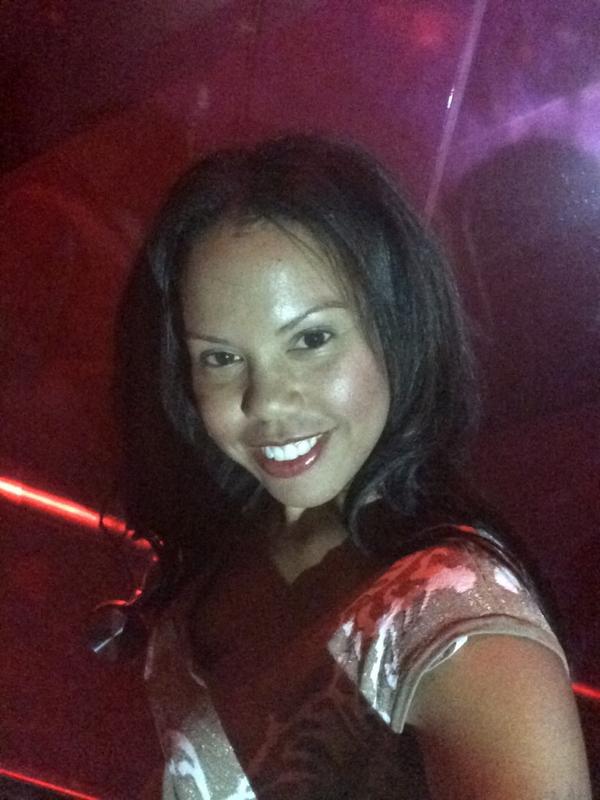 TaSheDerRease's tweet image. #ezselfiecontest how many can one submit? #selfielife #multipleentries