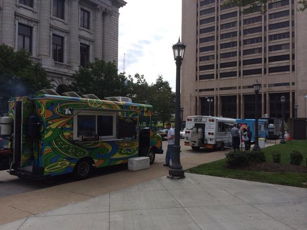 cuycommonpleas's tweet image. Beautiful afternoon for #MemorialMonday! @GreenMachineFT @mobilecupcakery @BocaLocaBurrito &amp;amp; Philly Cheesesteaks!