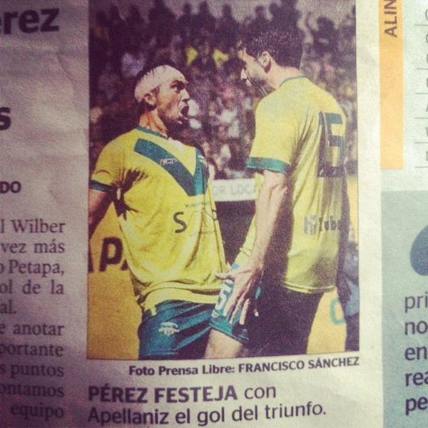 wilber_perez17's tweet photo. Honor jugar a la par de @Apellafly gran jugador y buena persona. http://t.co/7W24kOv4yT