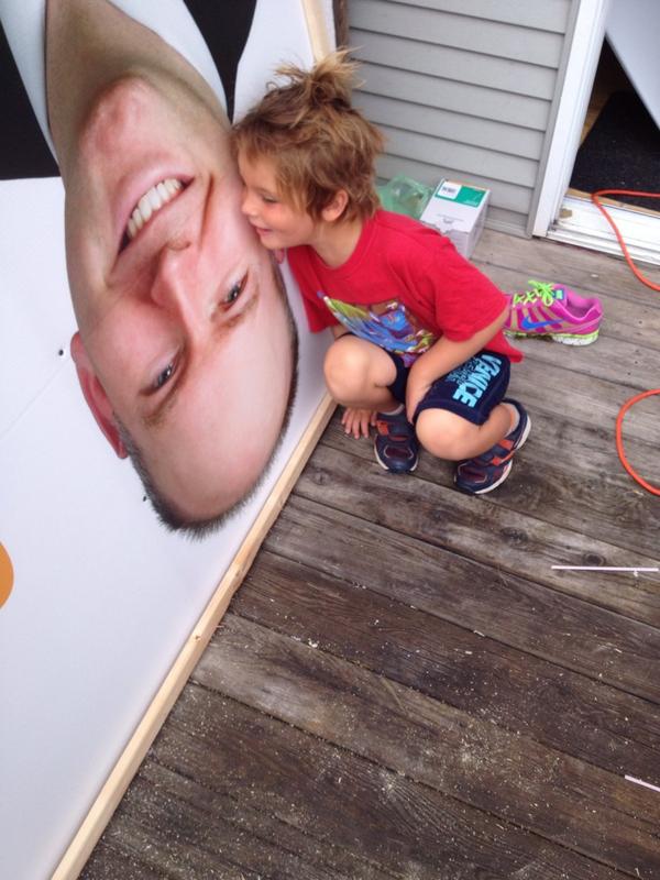 HeidiKJ's tweet photo. Someone's happy to see his father. @CharlesDoucet1 #nbpoli #NDP2014 #Vote4Chuck http://t.co/hxha5vaHc6