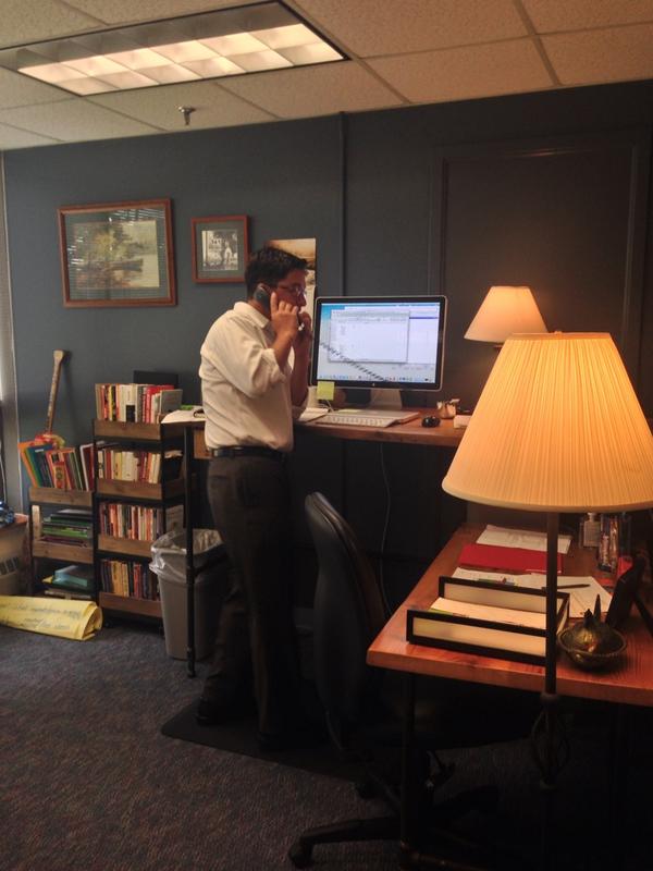 pammoran's tweet photo. Principal @MichaelCIrani has a standing table in his office #notadesk #acps http://t.co/Wl3g6Nku1S