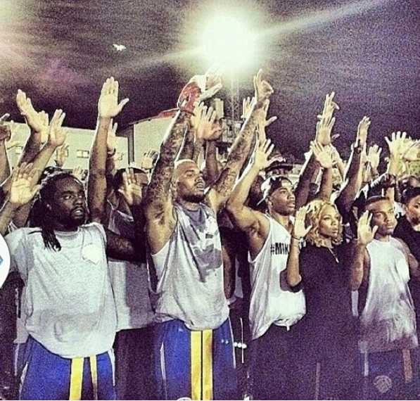 jidesalu's tweet image. #MichaelBrown greeting with @Wale @chrisbrown @Nelly_Mo @LilMama @smoss