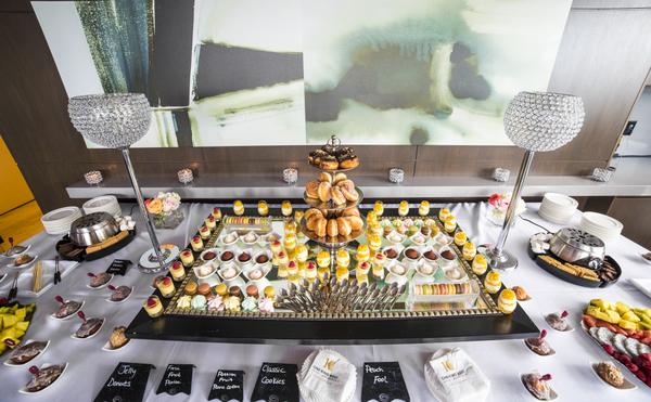 OneKingWest's tweet photo. Beautiful dessert bar from yesterday's @Incentive_Works Hosted Buyer Welcome Reception #iwshow2014 #onekingwest http://t.co/qTM9AZYy0c