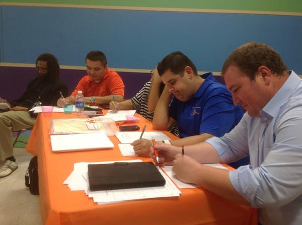 dachperez's tweet photo. #smithlc we are "drawing details" to become better writers. Superstar teachers just doing it http://t.co/cMBrrnpsZH