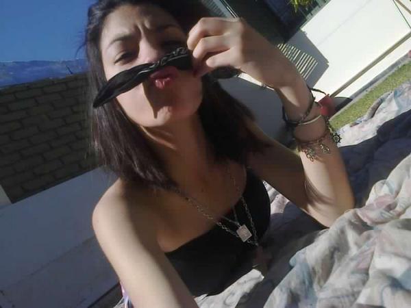 maifeernandez's tweet photo. La pibi tomando solchuu #VeranoVolveeee http://t.co/MciDcKxl33