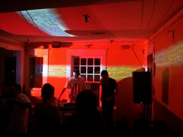 dj_unjust's tweet photo. Dope night with Dave Luxe, Android Genius, Flcon Fcker on visuals! Thanks Prints for providing ill future beats http://t.co/fz6gODR6fE