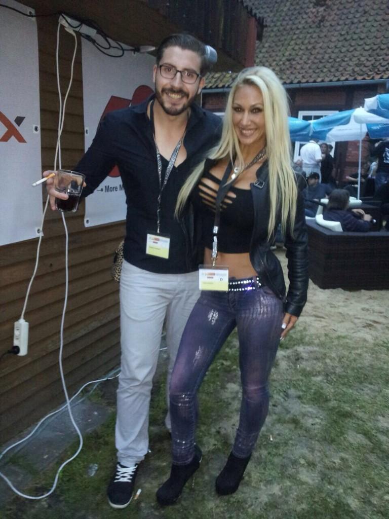 X 上的 Evgeny：「#Aileentaylor#hammerparty#partyhard#party  #alkohol#hammer#cool#geil#bday ein gelungener Geburtstag :-)  http://t.co/lkvHRWSEqO」 / X
