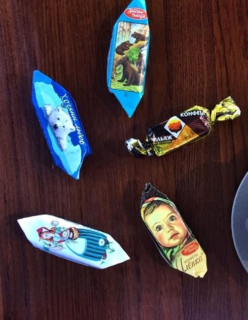 annagor's tweet photo. I REALLY have bad sugar cravings right now!!! Thanks to @Belonika #russiancandy #russianchocolate #belonikapicture http://t.co/OKq3QXAJbH