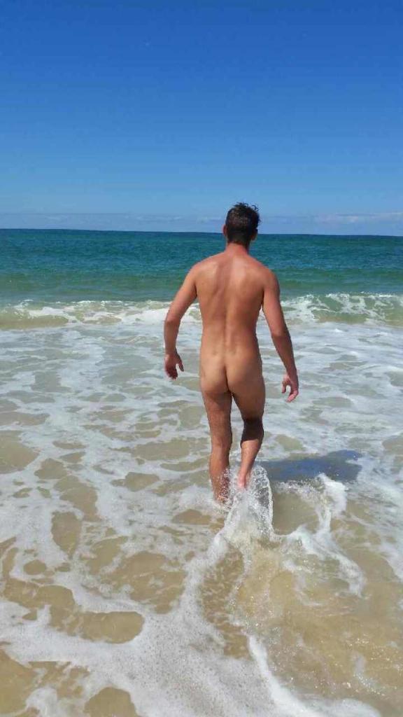 mean_james's tweet photo. Ah l'océan! #gayfrance #gayass #gaybeach http://t.co/sBxePaEVAO