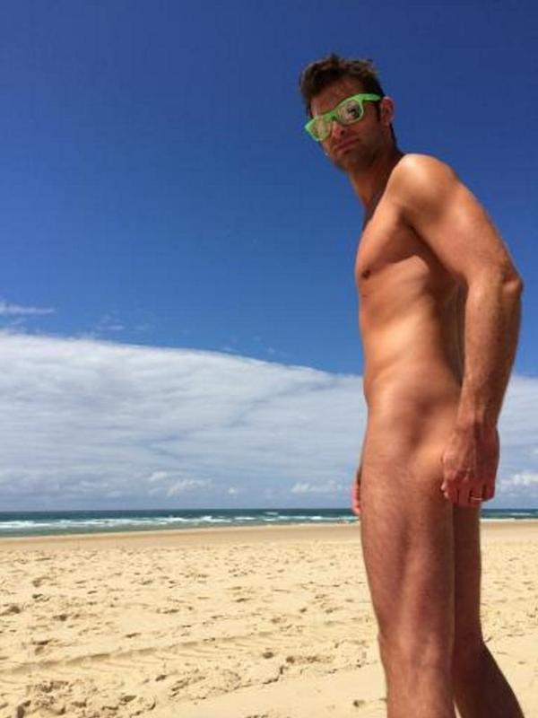 mean_james's tweet photo. Ah l'océan! #gayfrance #gayass #gaybeach http://t.co/sBxePaEVAO