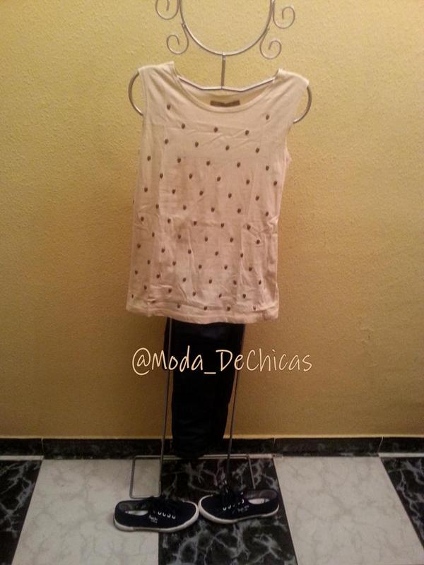 Moda_DeChicas's tweet photo. Beige y azul marino http://t.co/1f35hjxyNV