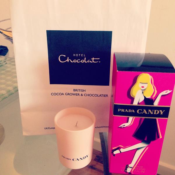JParryParis's tweet photo. Boy did good #randompresents 😏 http://t.co/J4Q76ZRFfM
