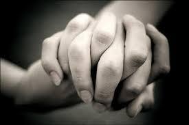 FrasesRobe's tweet photo. agarrados del aire viviremos,no importa donde vamos, apretame bien la mano, q un lucero se me escapa entre los dedos http://t.co/DLino5V96O