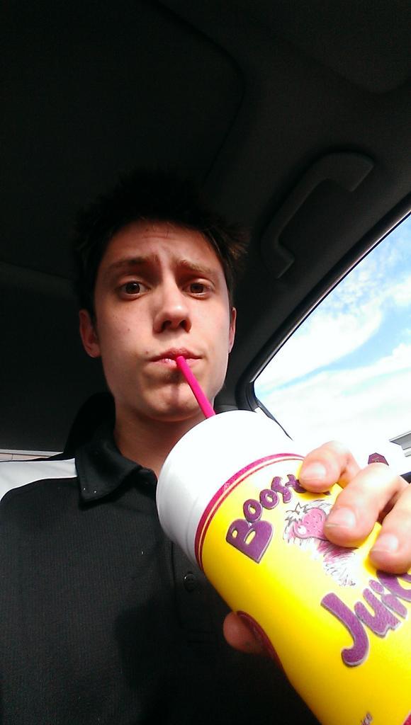 KellyFranczek's tweet photo. @MarkPavelich Pre-Tennis protein smoothie #boostitup #livefortennis #winning http://t.co/yUIPW69Vug