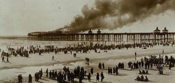 BPLPreservation's tweet photo. Blackpool North Pier Fire, circa 1938. #Blackpool #BlackpoolFire (CC: @SM_Bpool ) http://t.co/3eqItuLKVl
