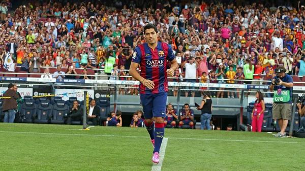 FCBarcelona_cat's tweet photo. FOTOS - Aquí tens les imatges de la presentació de l'equip al Camp Nou http://t.co/fkN6R8XQLw  #fcblive http://t.co/NG1HgDhCQh